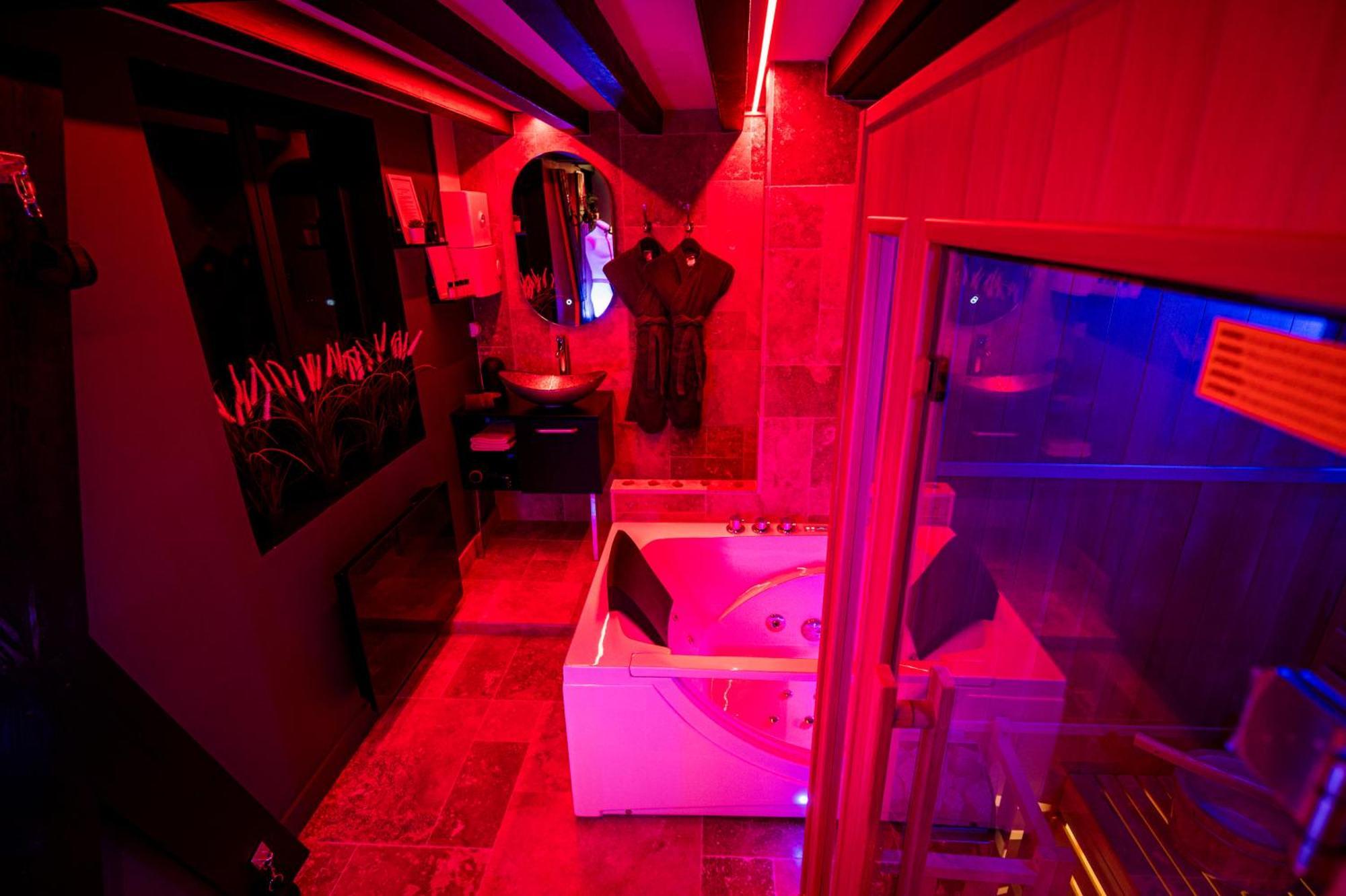 Loveroom Sauna, Balneo, Parking Prive Dans Le Centre De Онфльор Стая снимка