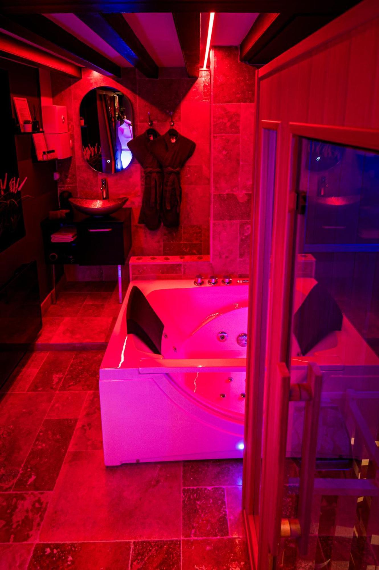 Loveroom Sauna, Balneo, Parking Prive Dans Le Centre De Онфльор Стая снимка