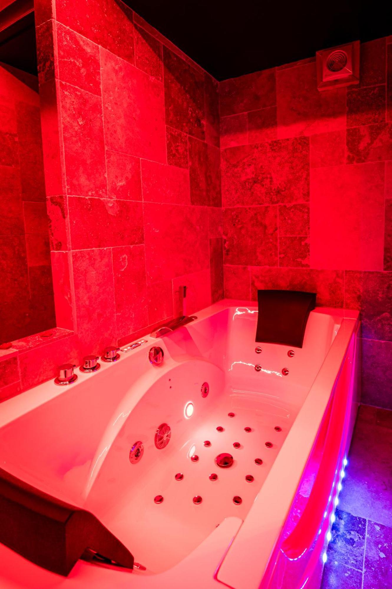 Loveroom Sauna, Balneo, Parking Prive Dans Le Centre De Онфльор Стая снимка