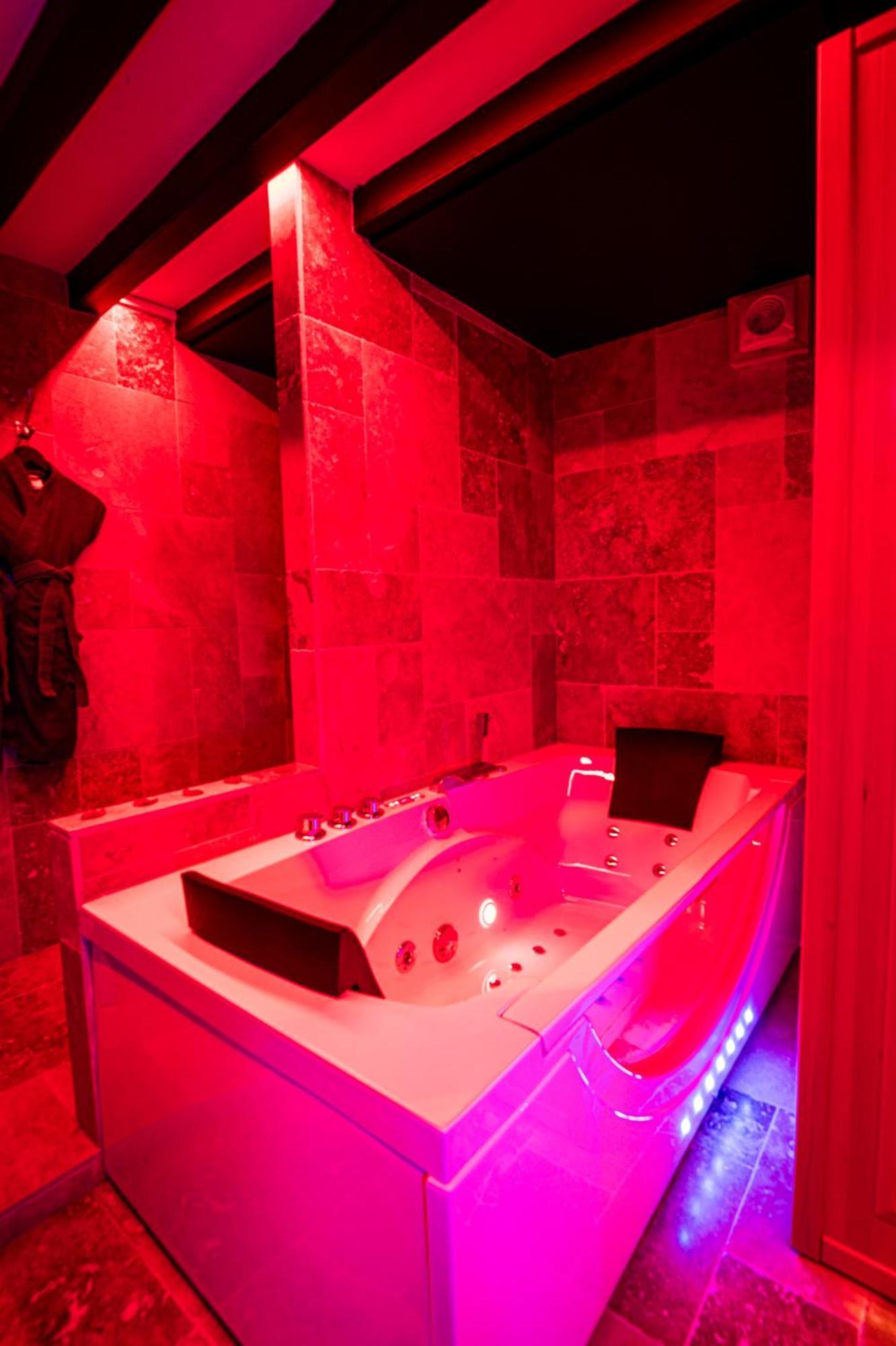 Loveroom Sauna, Balneo, Parking Prive Dans Le Centre De Онфльор Стая снимка