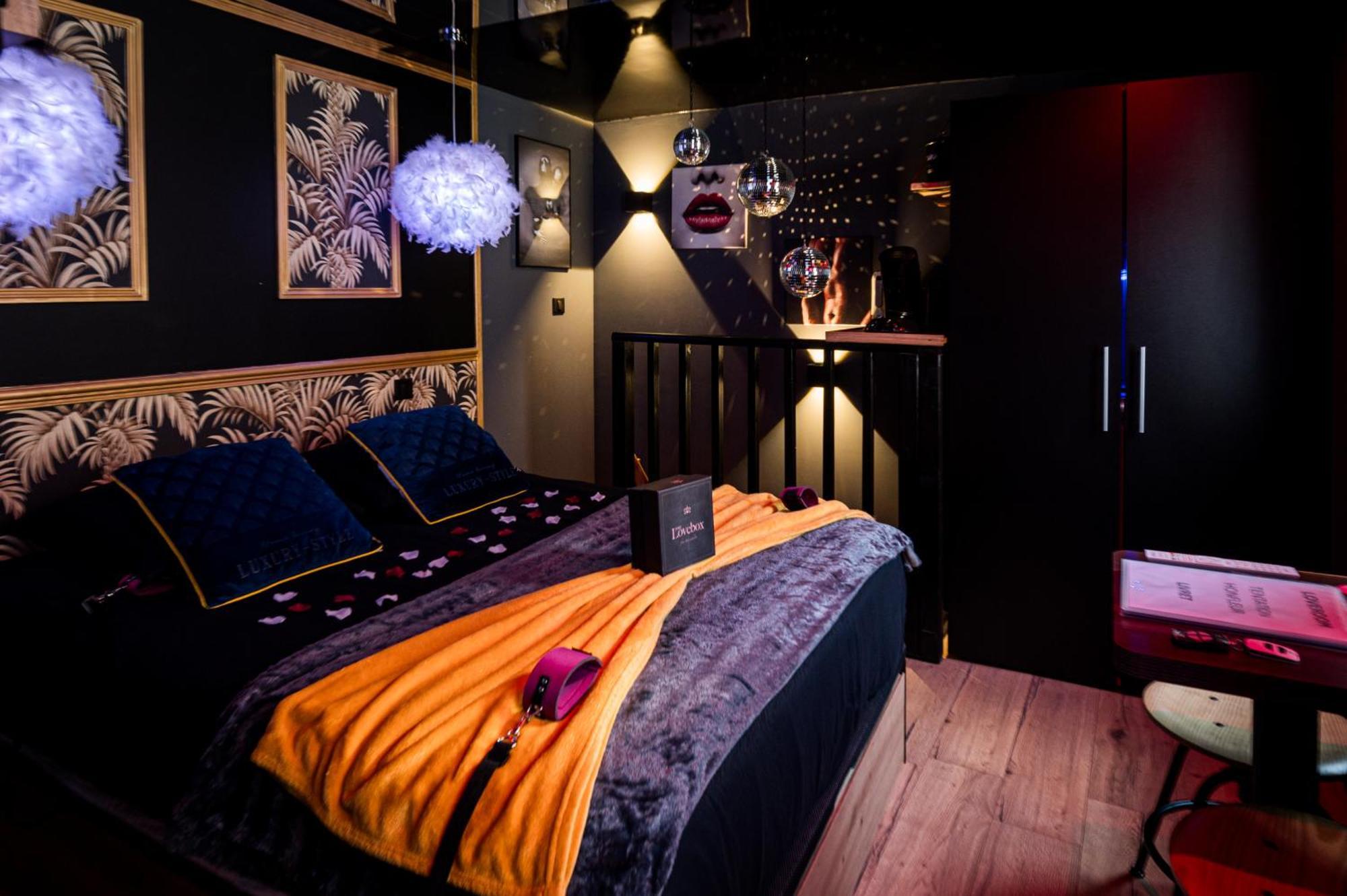 Loveroom Sauna, Balneo, Parking Prive Dans Le Centre De Онфльор Стая снимка