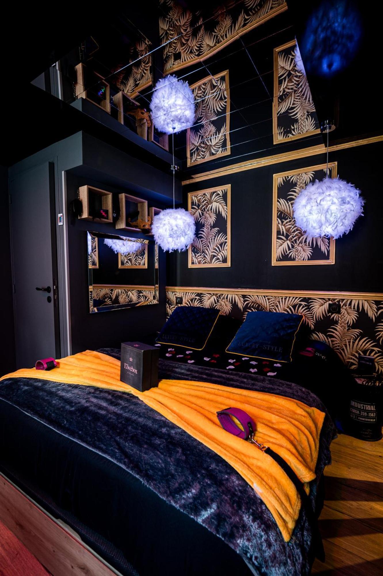 Loveroom Sauna, Balneo, Parking Prive Dans Le Centre De Онфльор Стая снимка