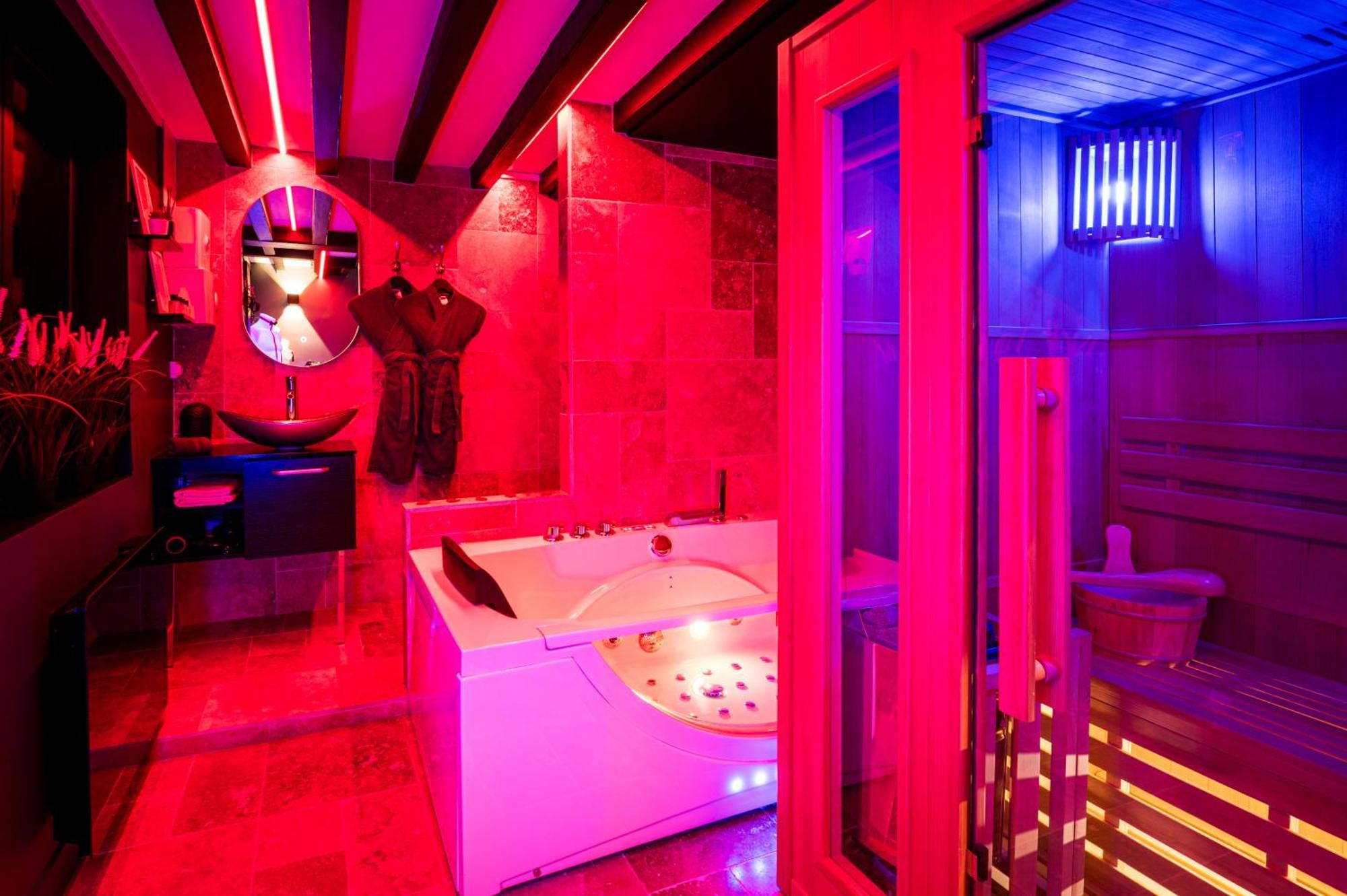 Loveroom Sauna, Balneo, Parking Prive Dans Le Centre De Онфльор Стая снимка