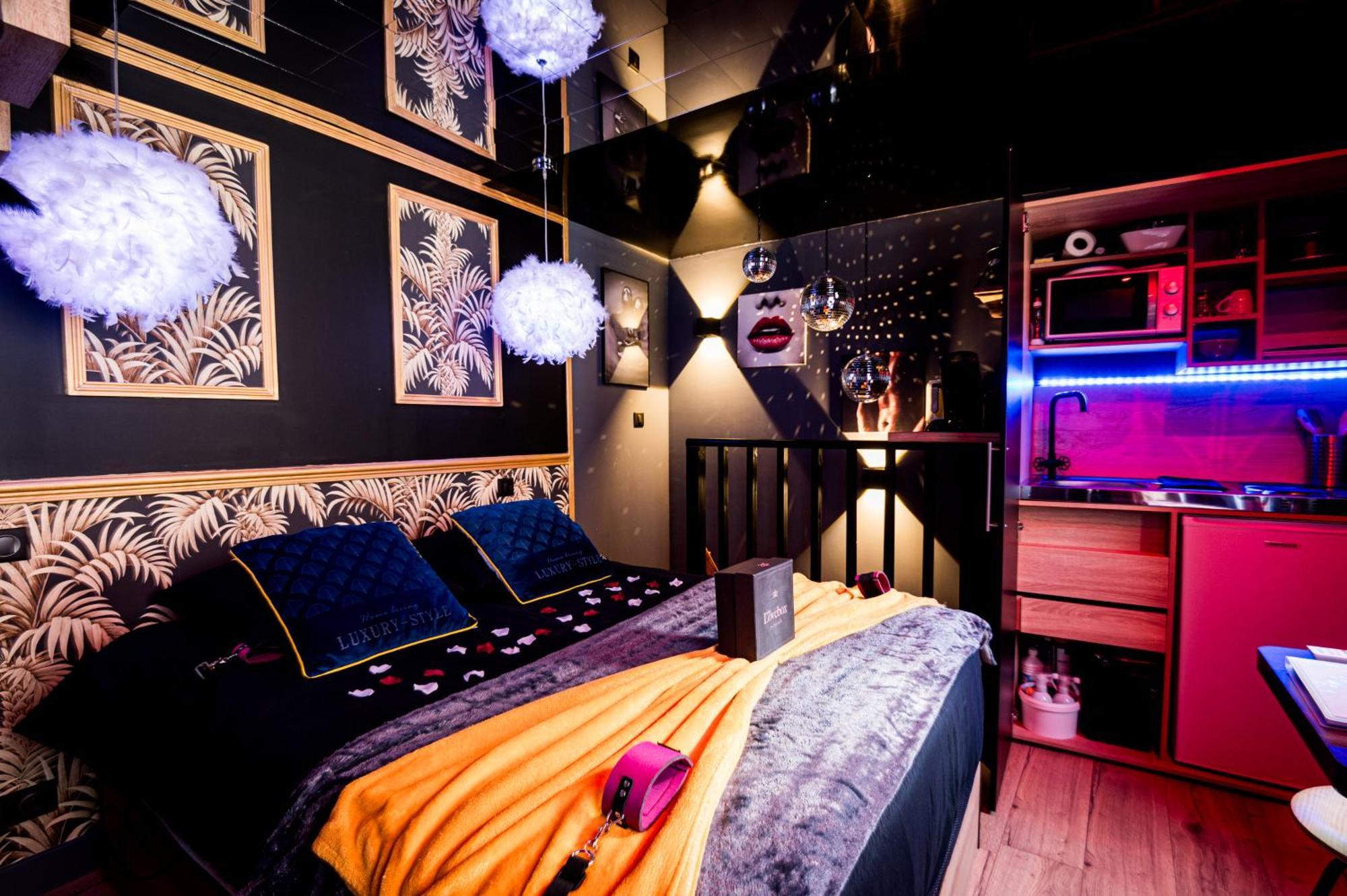 Loveroom Sauna, Balneo, Parking Prive Dans Le Centre De Онфльор Стая снимка